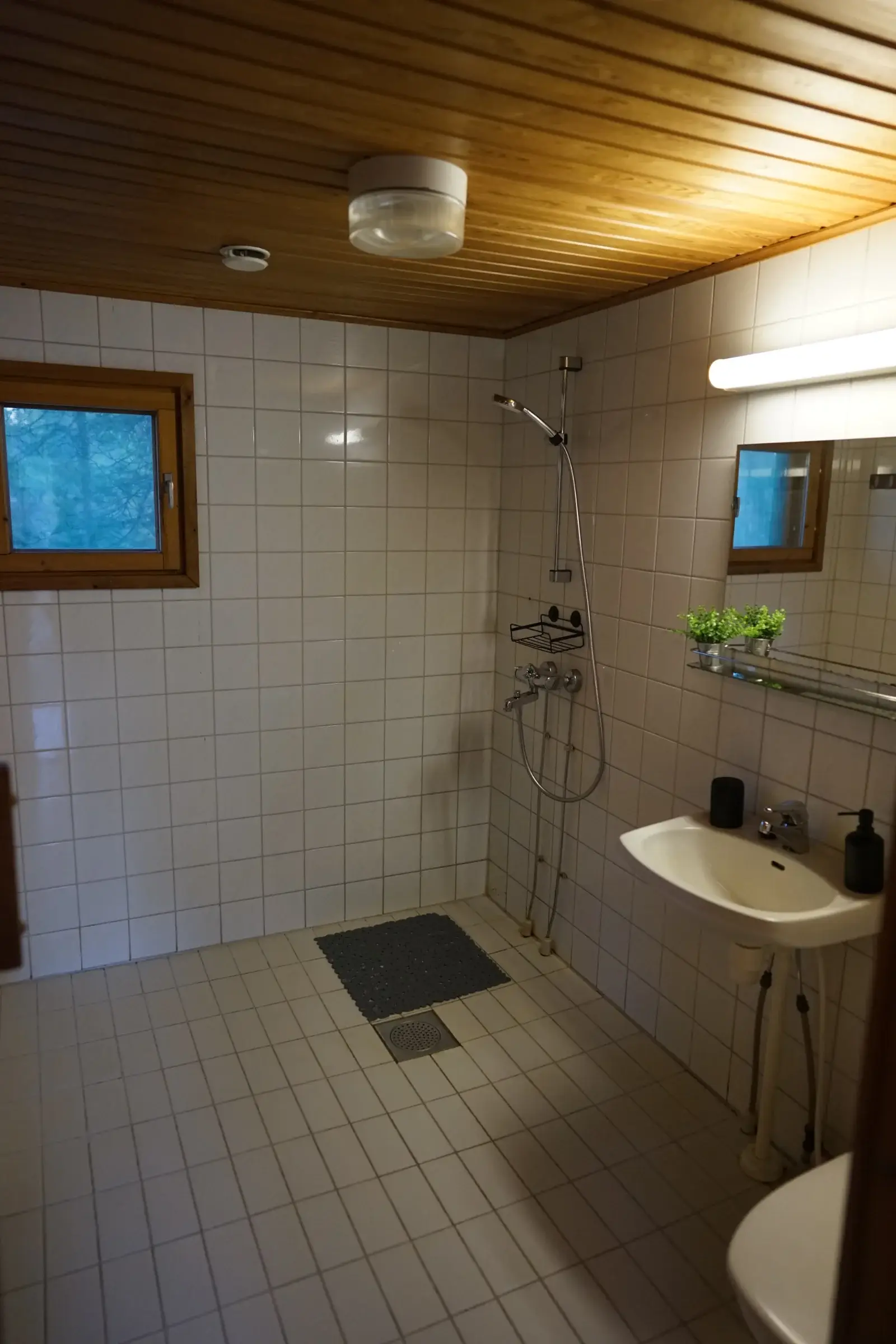 Spacious bathroom